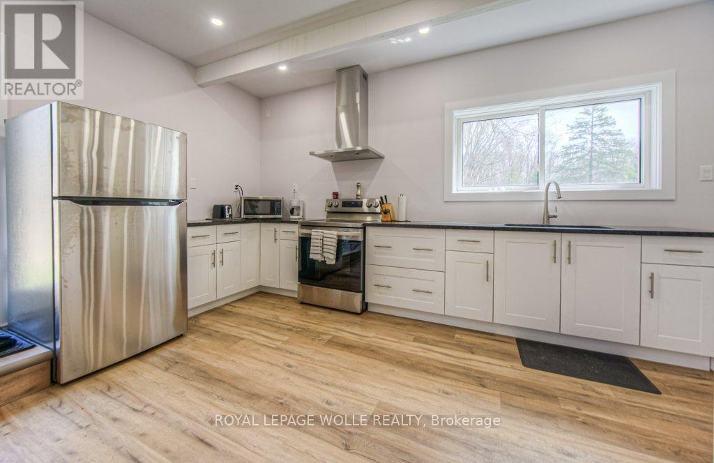 












2229 HERRGOTT ROAD

,
Wellesley,




Ontario
N0B2M0

