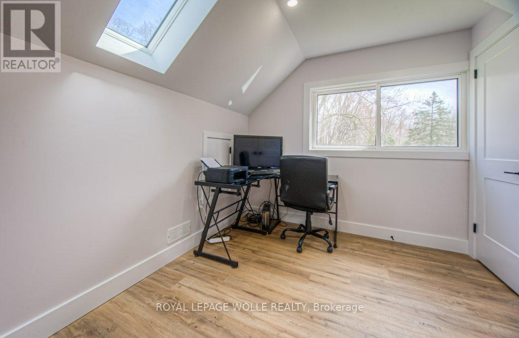 












2229 HERRGOTT ROAD

,
Wellesley,




Ontario
N0B2M0

