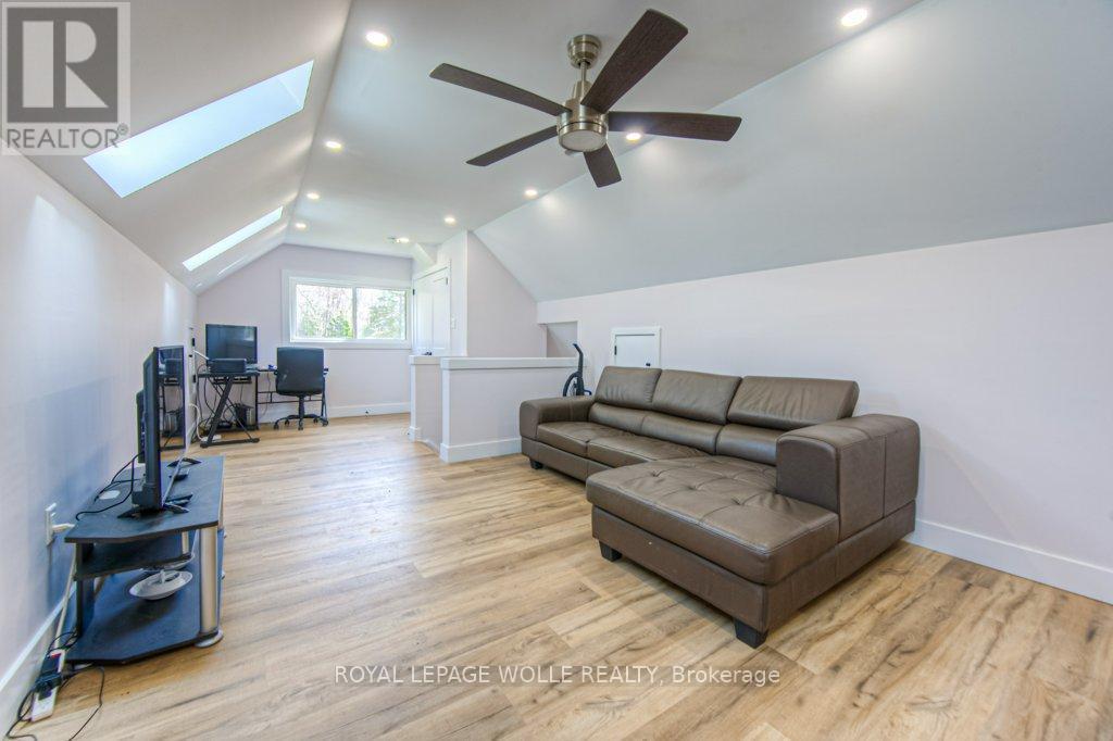 












2229 HERRGOTT ROAD

,
Wellesley,




Ontario
N0B2M0

