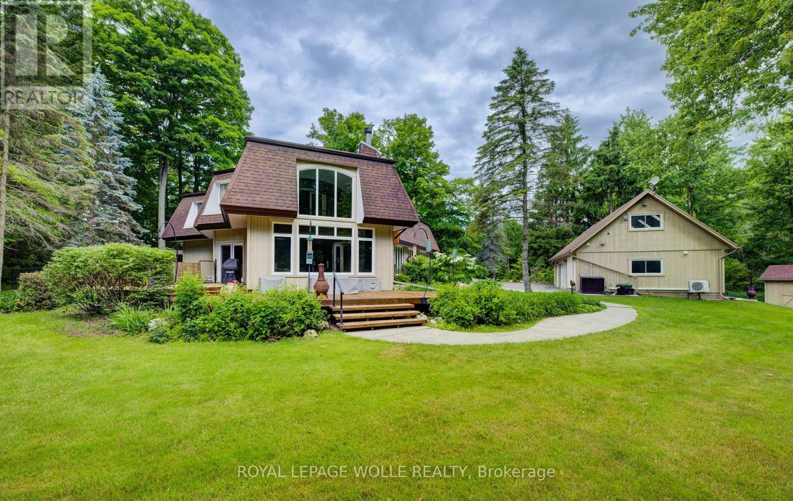 












2229 HERRGOTT ROAD

,
Wellesley,




Ontario
N0B2M0

