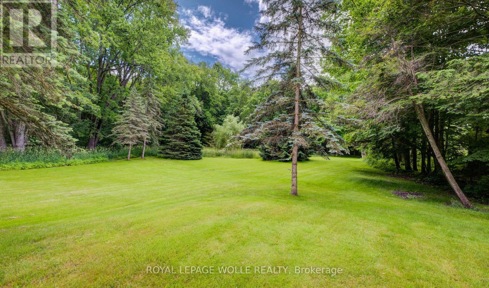 












2229 HERRGOTT ROAD

,
Wellesley,




Ontario
N0B2M0

