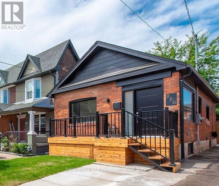 












886 RUNNYMEDE ROAD

,
Toronto,




Ontario
M6N3W4

