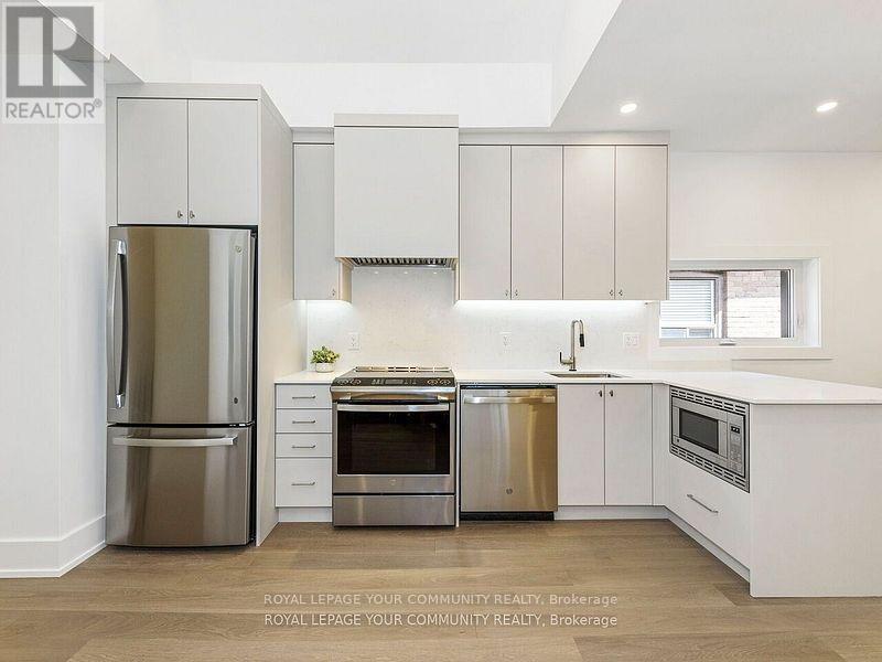 












886 RUNNYMEDE ROAD

,
Toronto,




Ontario
M6N3W4

