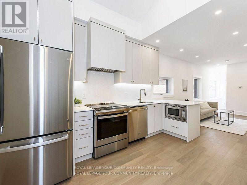 












886 RUNNYMEDE ROAD

,
Toronto,




Ontario
M6N3W4

