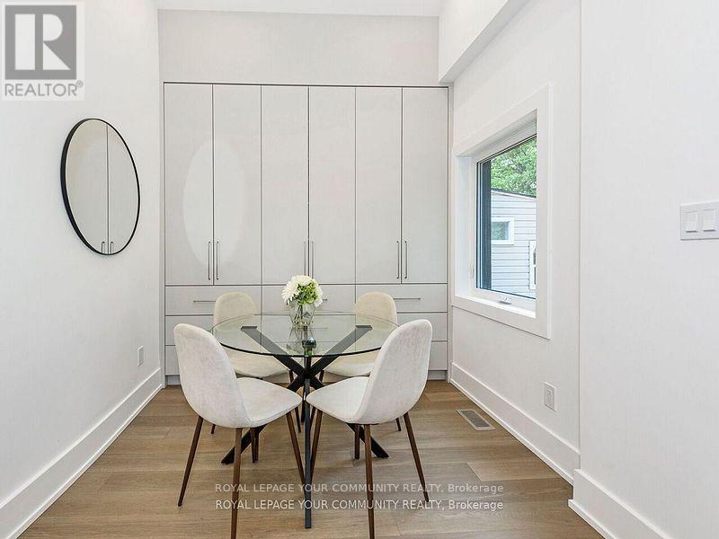 












886 RUNNYMEDE ROAD

,
Toronto,




Ontario
M6N3W4

