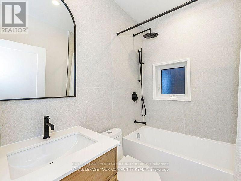 












886 RUNNYMEDE ROAD

,
Toronto,




Ontario
M6N3W4

