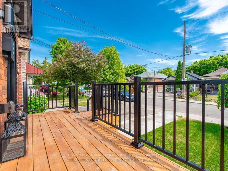 












886 RUNNYMEDE ROAD

,
Toronto,




Ontario
M6N3W4

