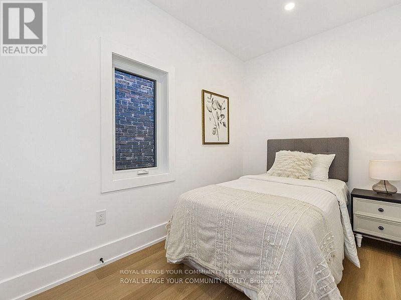 












886 RUNNYMEDE ROAD

,
Toronto,




Ontario
M6N3W4

