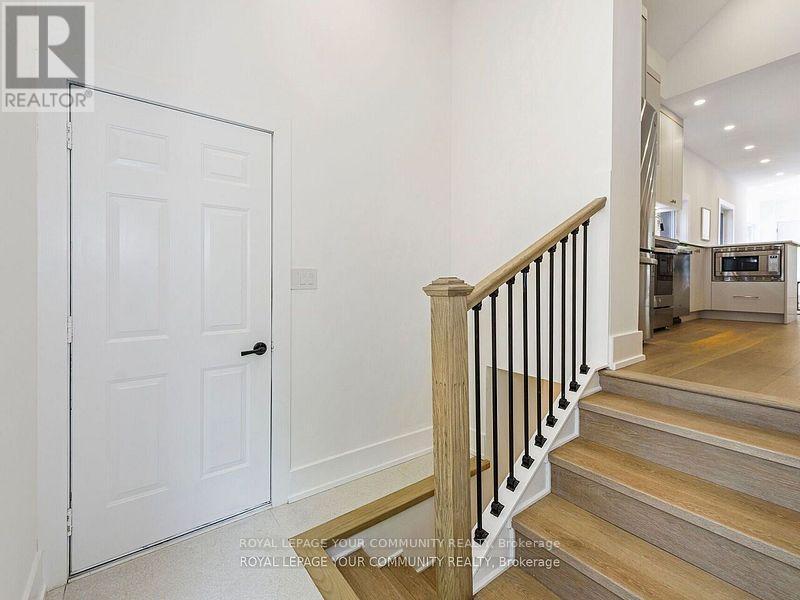 












886 RUNNYMEDE ROAD

,
Toronto,




Ontario
M6N3W4


