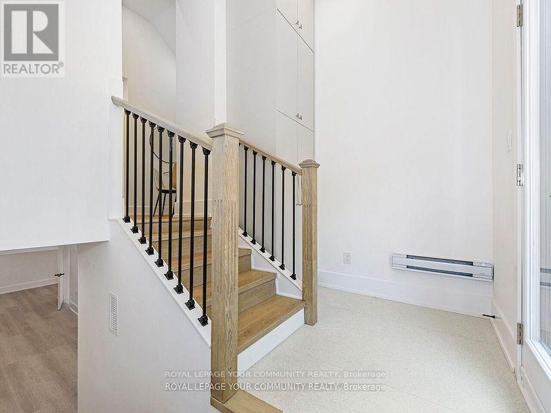 












886 RUNNYMEDE ROAD

,
Toronto,




Ontario
M6N3W4

