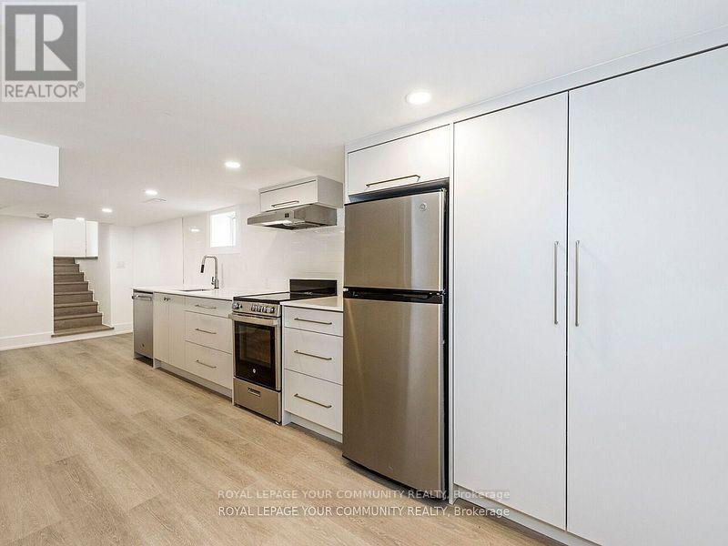 












886 RUNNYMEDE ROAD

,
Toronto,




Ontario
M6N3W4

