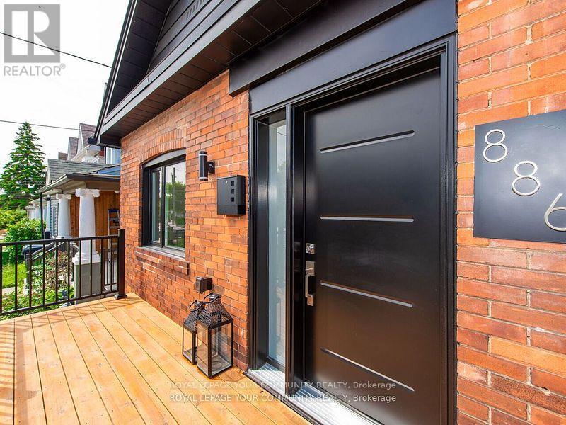 












886 RUNNYMEDE ROAD

,
Toronto,




Ontario
M6N3W4

