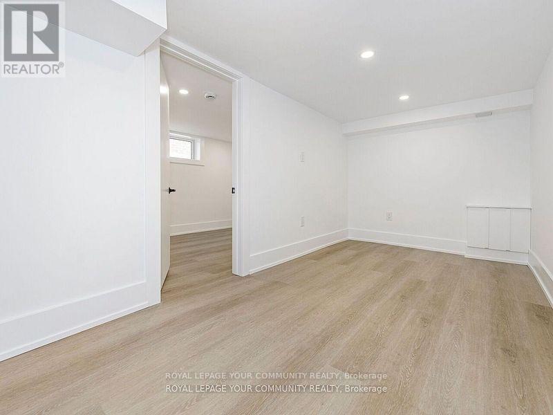 












886 RUNNYMEDE ROAD

,
Toronto,




Ontario
M6N3W4


