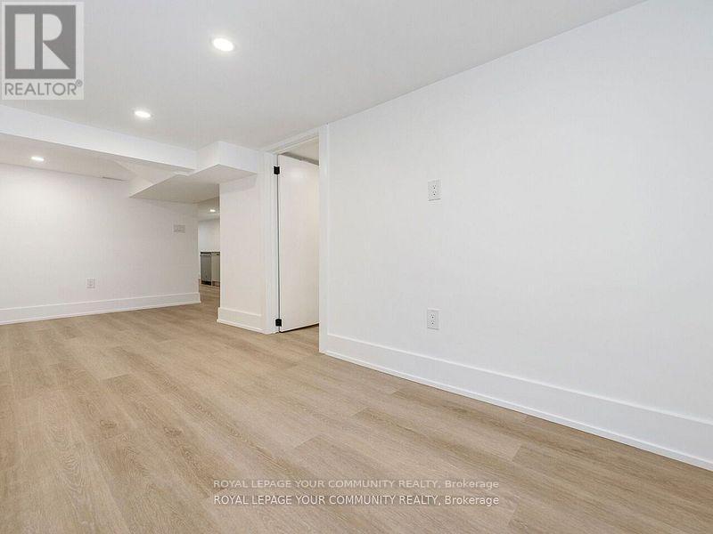 












886 RUNNYMEDE ROAD

,
Toronto,




Ontario
M6N3W4

