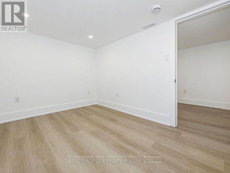 












886 RUNNYMEDE ROAD

,
Toronto,




Ontario
M6N3W4

