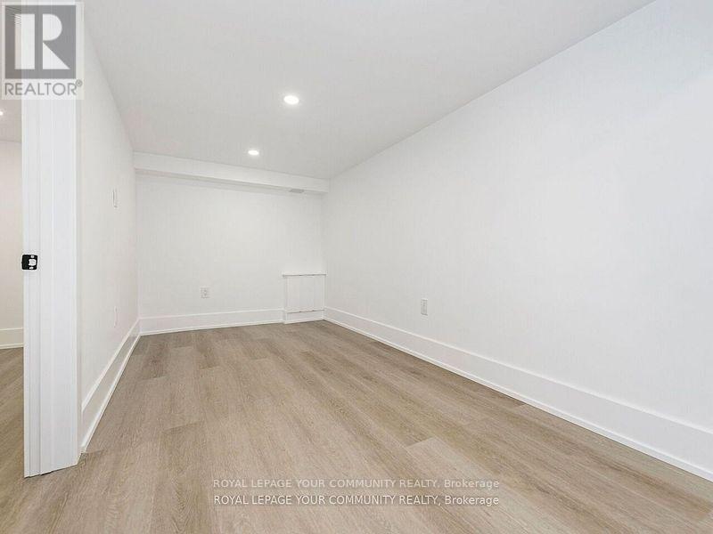 












886 RUNNYMEDE ROAD

,
Toronto,




Ontario
M6N3W4

