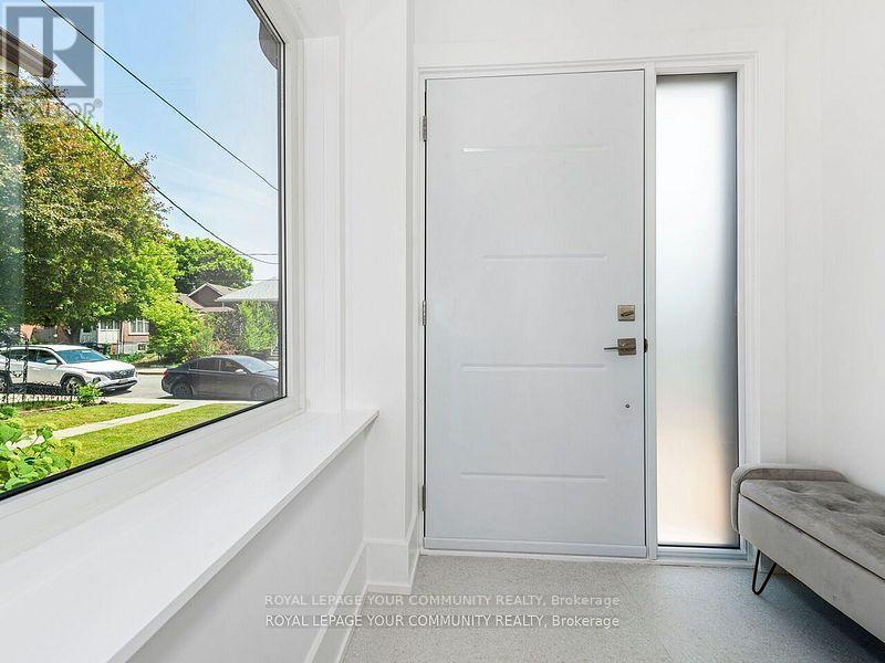 












886 RUNNYMEDE ROAD

,
Toronto,




Ontario
M6N3W4

