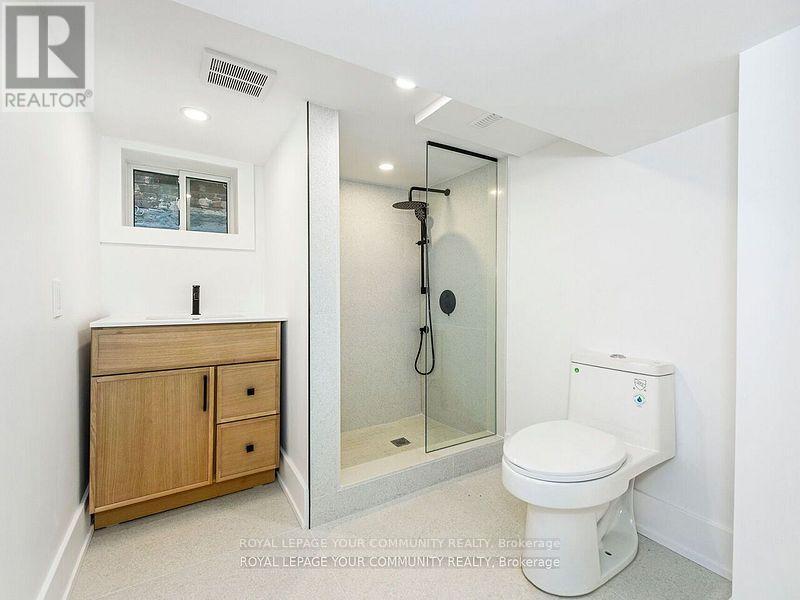 












886 RUNNYMEDE ROAD

,
Toronto,




Ontario
M6N3W4

