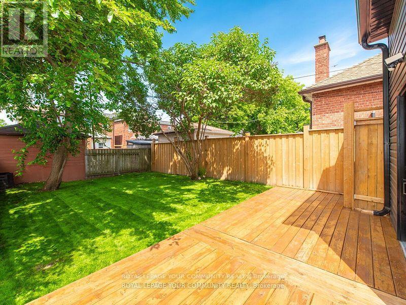 












886 RUNNYMEDE ROAD

,
Toronto,




Ontario
M6N3W4

