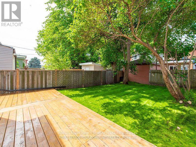 












886 RUNNYMEDE ROAD

,
Toronto,




Ontario
M6N3W4

