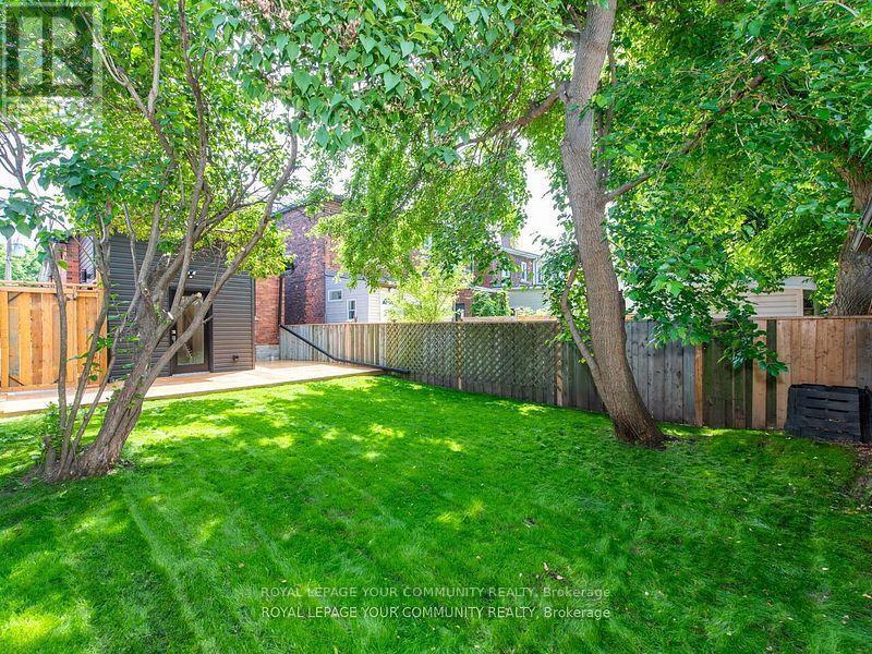 












886 RUNNYMEDE ROAD

,
Toronto,




Ontario
M6N3W4

