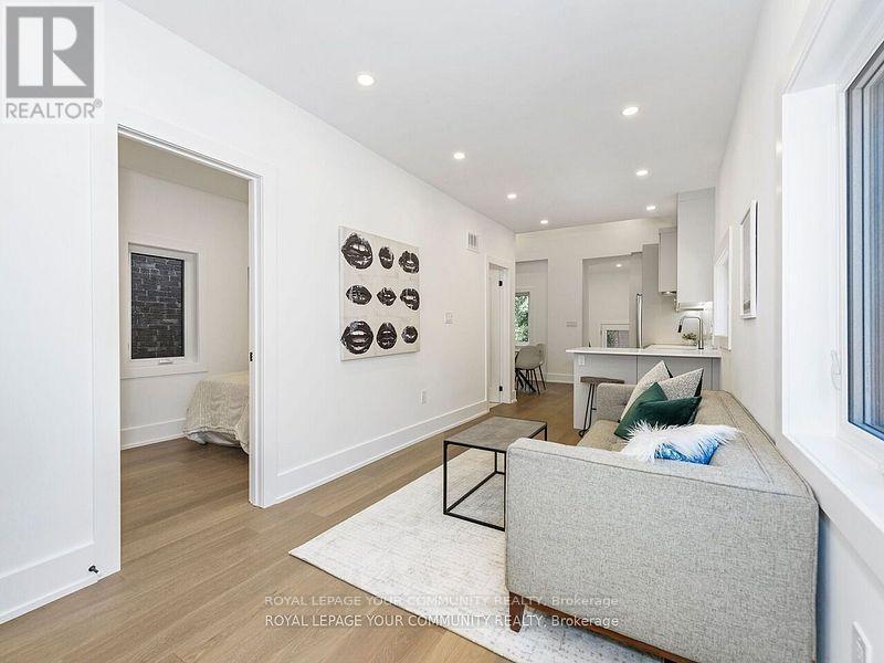 












886 RUNNYMEDE ROAD

,
Toronto,




Ontario
M6N3W4

