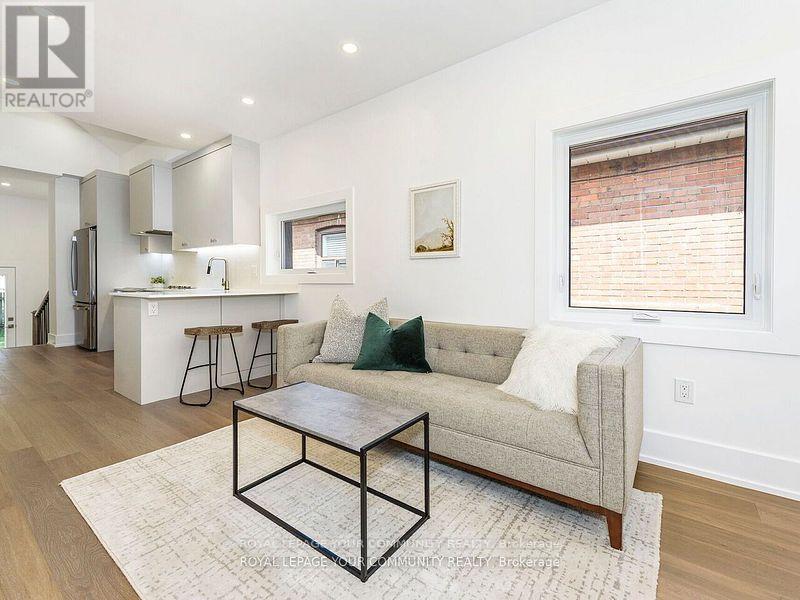 












886 RUNNYMEDE ROAD

,
Toronto,




Ontario
M6N3W4

