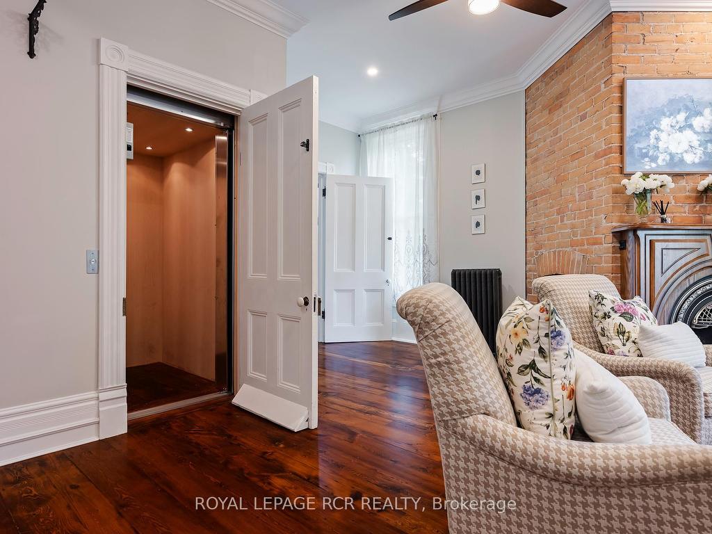 









11


Zina

Street,
Orangeville,




ON
L9W 1E2

