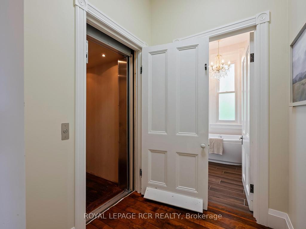 









11


Zina

Street,
Orangeville,




ON
L9W 1E2

