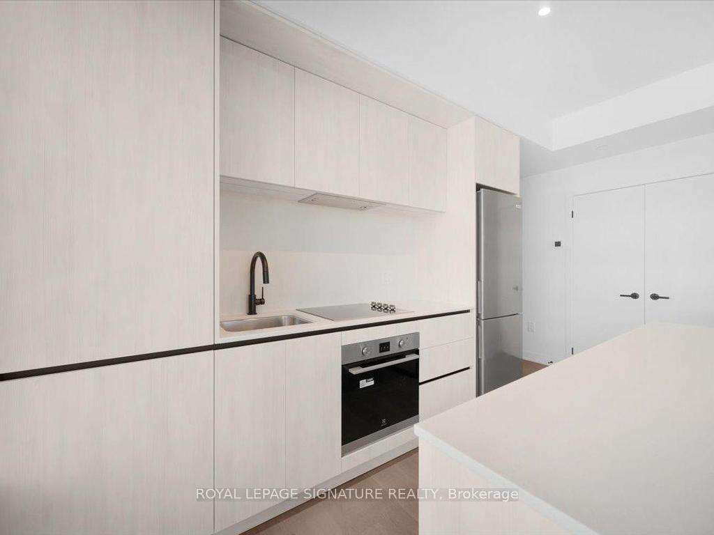 









2495


Eglinton

Avenue West, 903,
Mississauga,




ON
L5M 2T2

