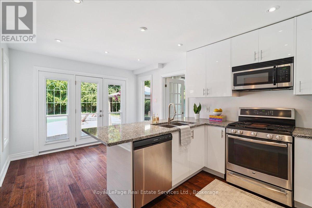 












471 DEERHURST DRIVE

,
Burlington (Appleby),




Ontario
L7L5T4

