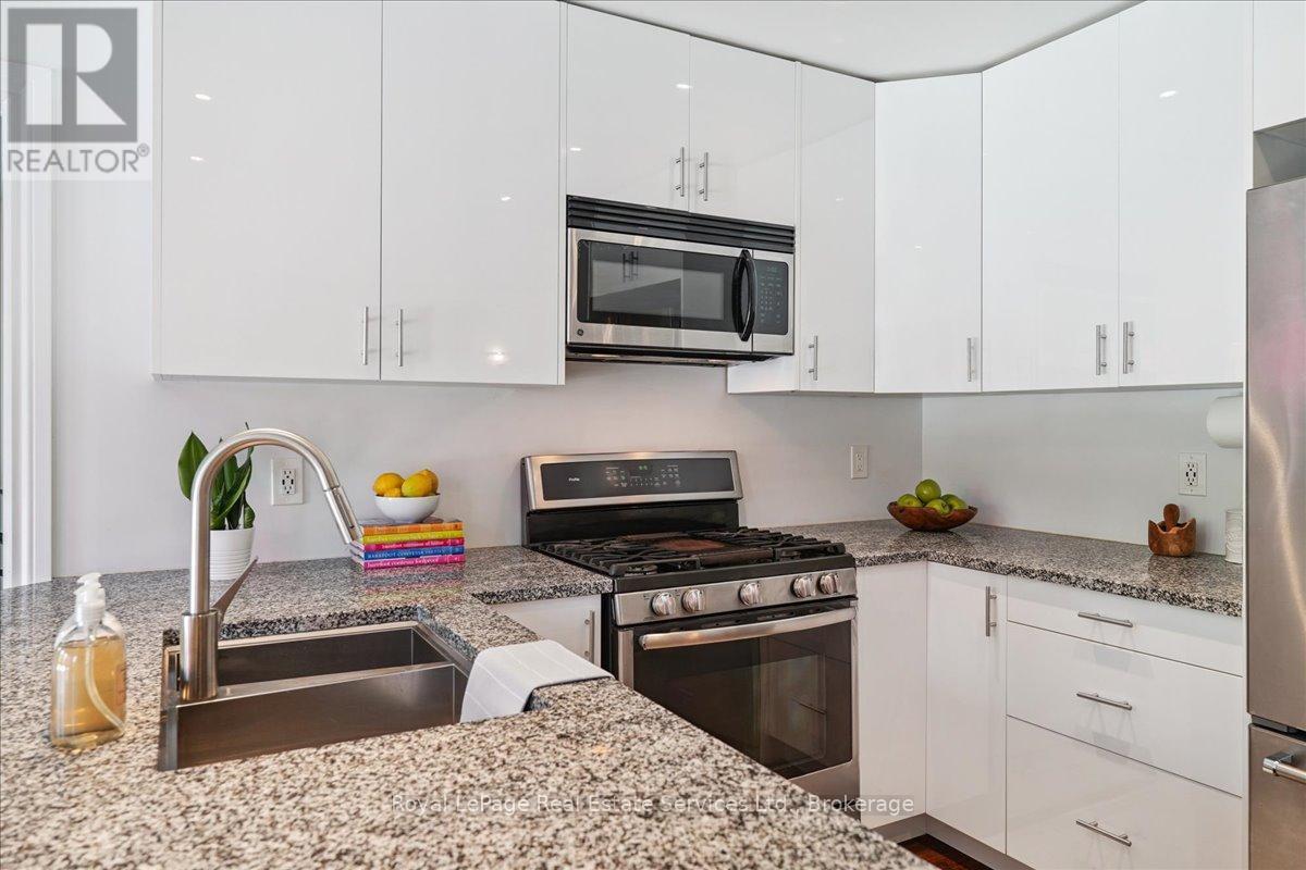 












471 DEERHURST DRIVE

,
Burlington (Appleby),




Ontario
L7L5T4

