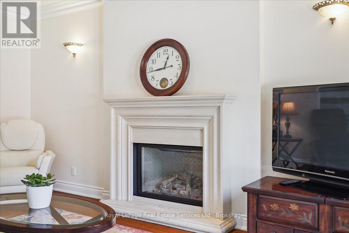 












471 DEERHURST DRIVE

,
Burlington (Appleby),




Ontario
L7L5T4

