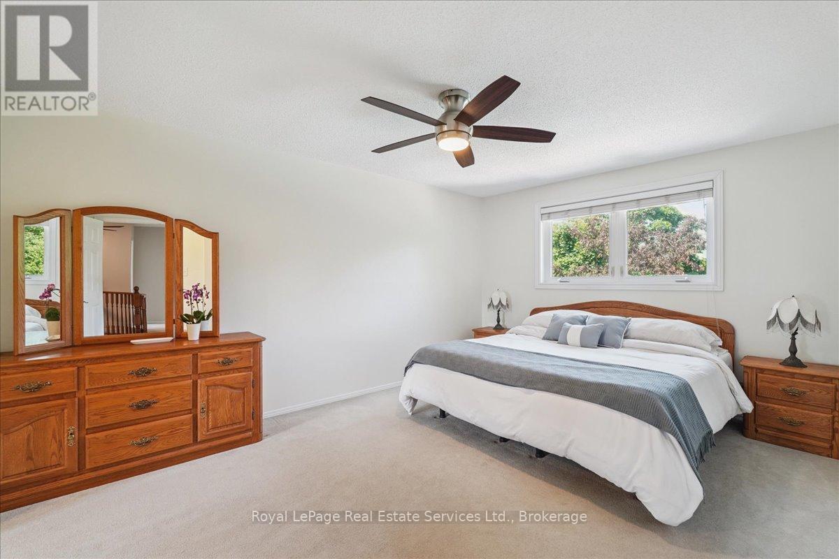 












471 DEERHURST DRIVE

,
Burlington (Appleby),




Ontario
L7L5T4

