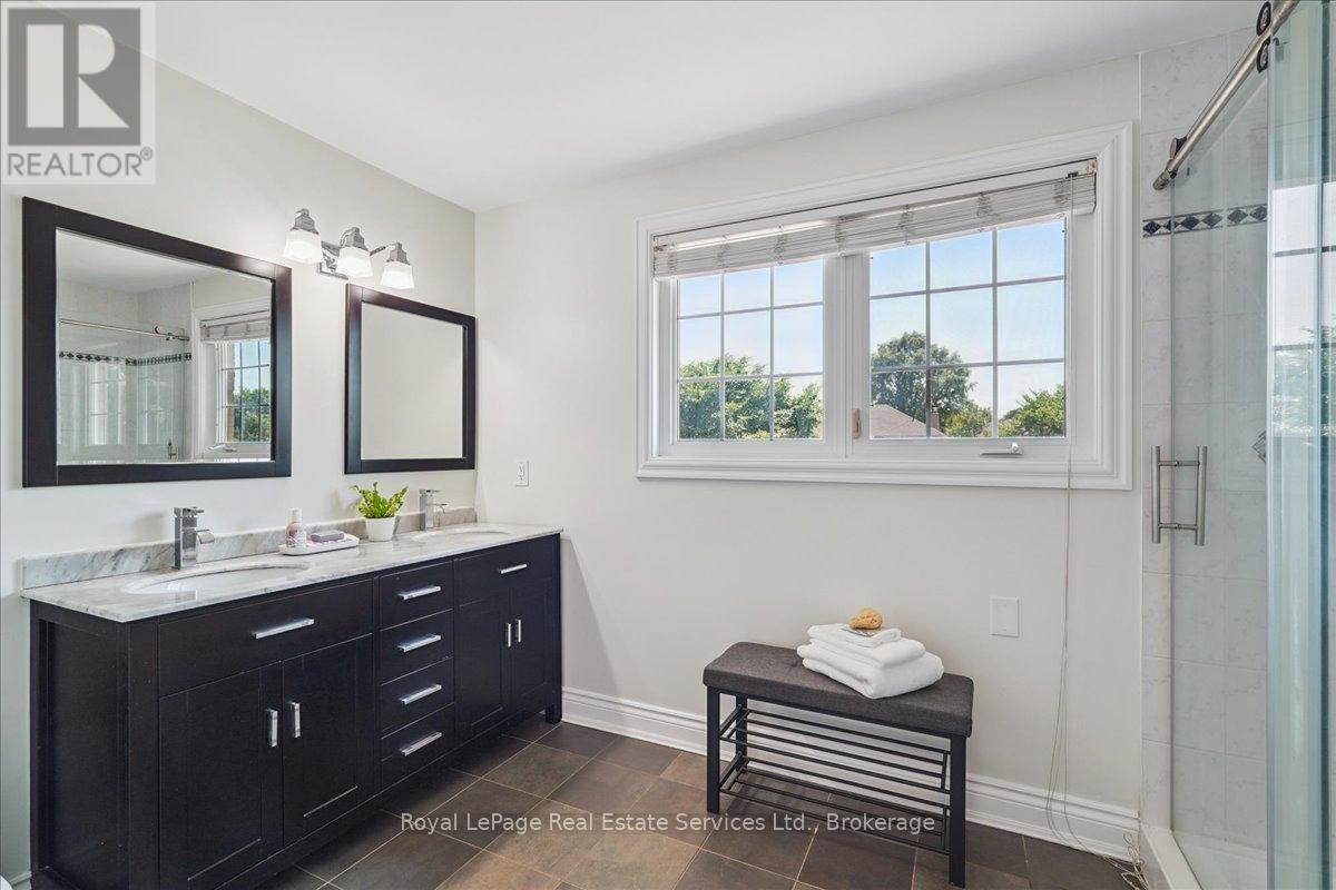 












471 DEERHURST DRIVE

,
Burlington (Appleby),




Ontario
L7L5T4

