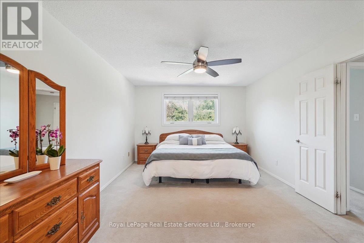 












471 DEERHURST DRIVE

,
Burlington (Appleby),




Ontario
L7L5T4

