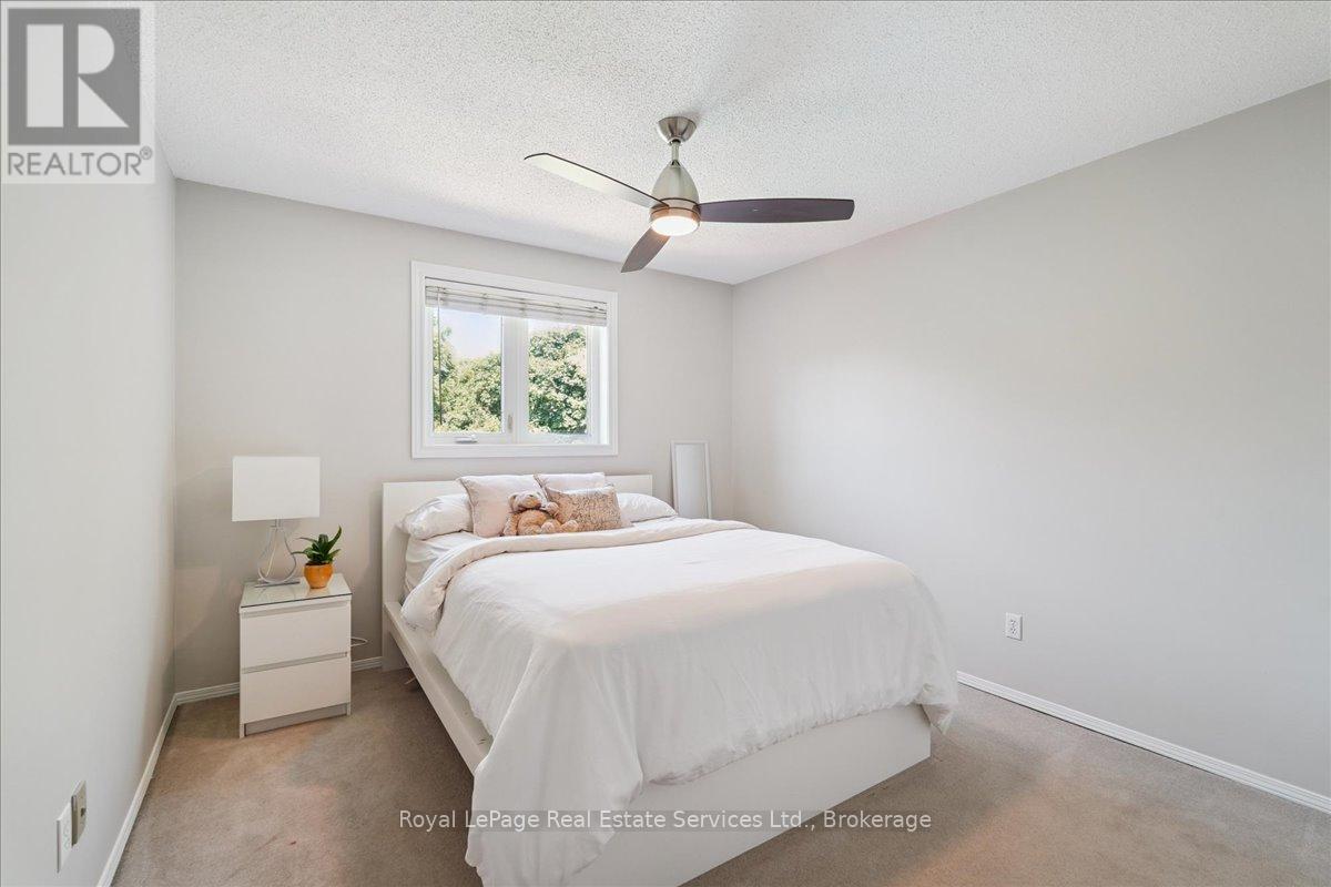 












471 DEERHURST DRIVE

,
Burlington (Appleby),




Ontario
L7L5T4

