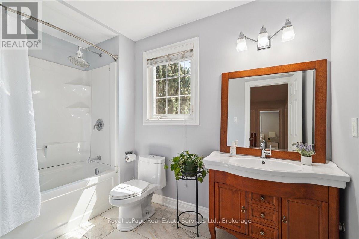 












471 DEERHURST DRIVE

,
Burlington (Appleby),




Ontario
L7L5T4

