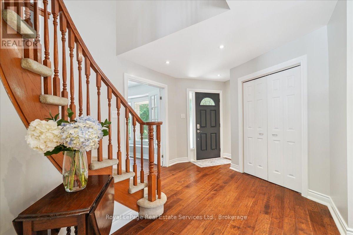 












471 DEERHURST DRIVE

,
Burlington (Appleby),




Ontario
L7L5T4

