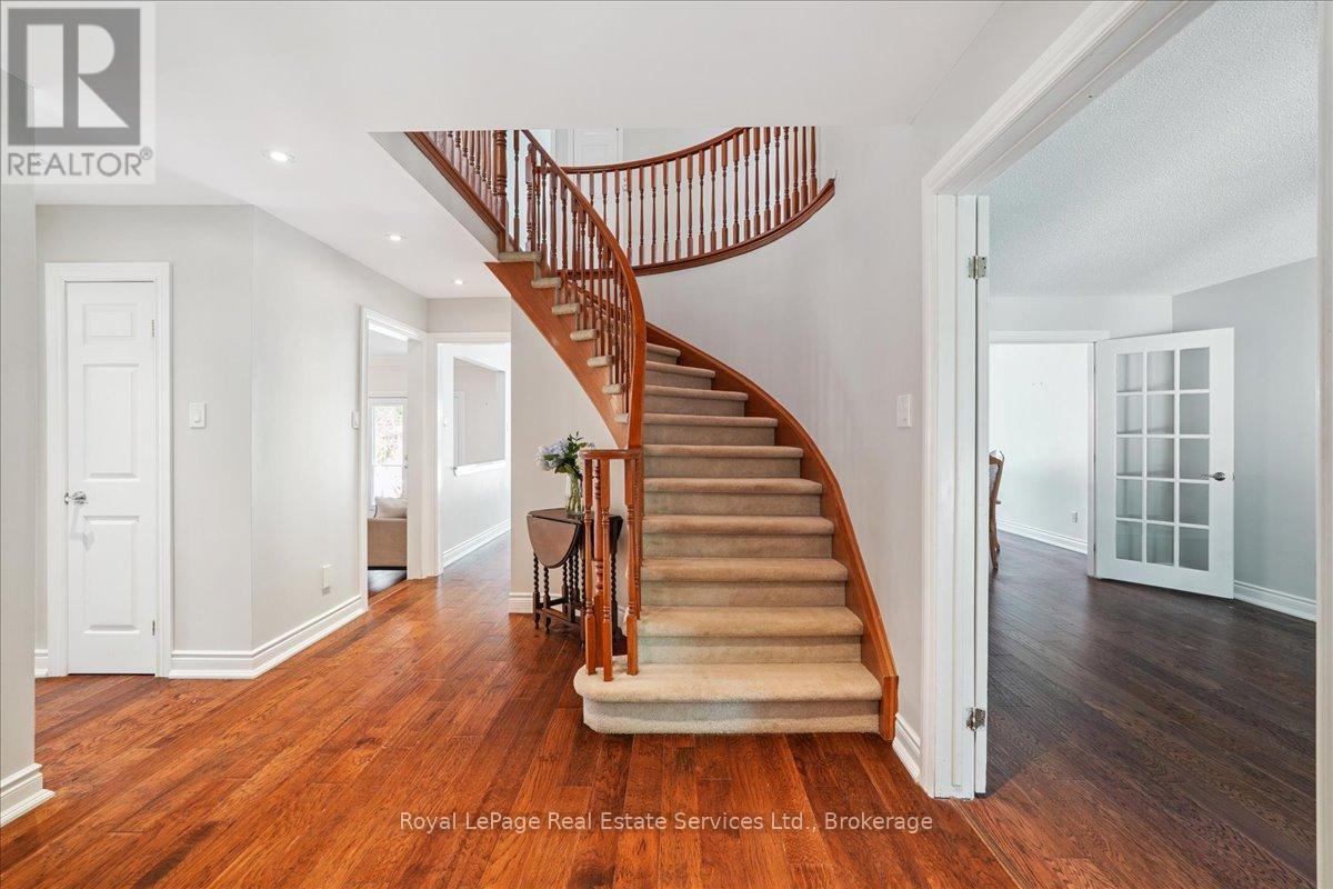 












471 DEERHURST DRIVE

,
Burlington (Appleby),




Ontario
L7L5T4


