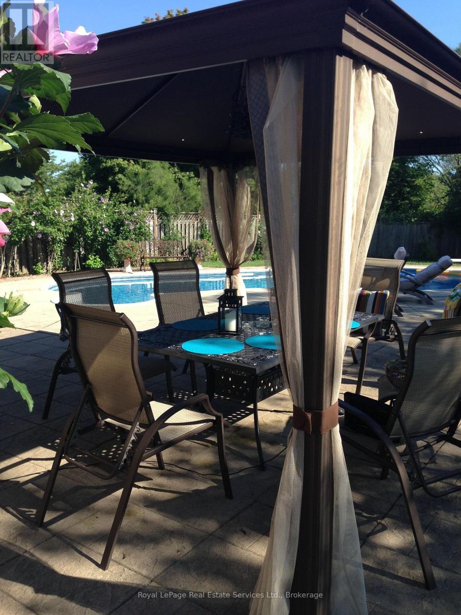 












471 DEERHURST DRIVE

,
Burlington (Appleby),




Ontario
L7L5T4


