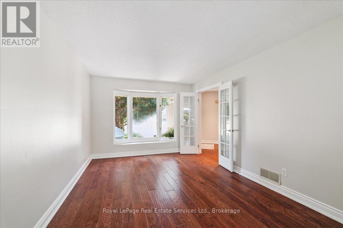 












471 DEERHURST DRIVE

,
Burlington (Appleby),




Ontario
L7L5T4


