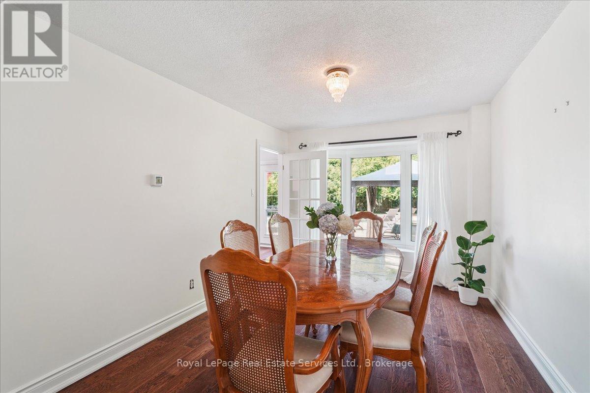 












471 DEERHURST DRIVE

,
Burlington (Appleby),




Ontario
L7L5T4

