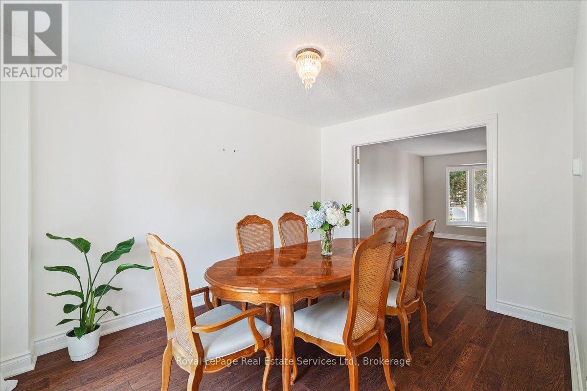 












471 DEERHURST DRIVE

,
Burlington (Appleby),




Ontario
L7L5T4

