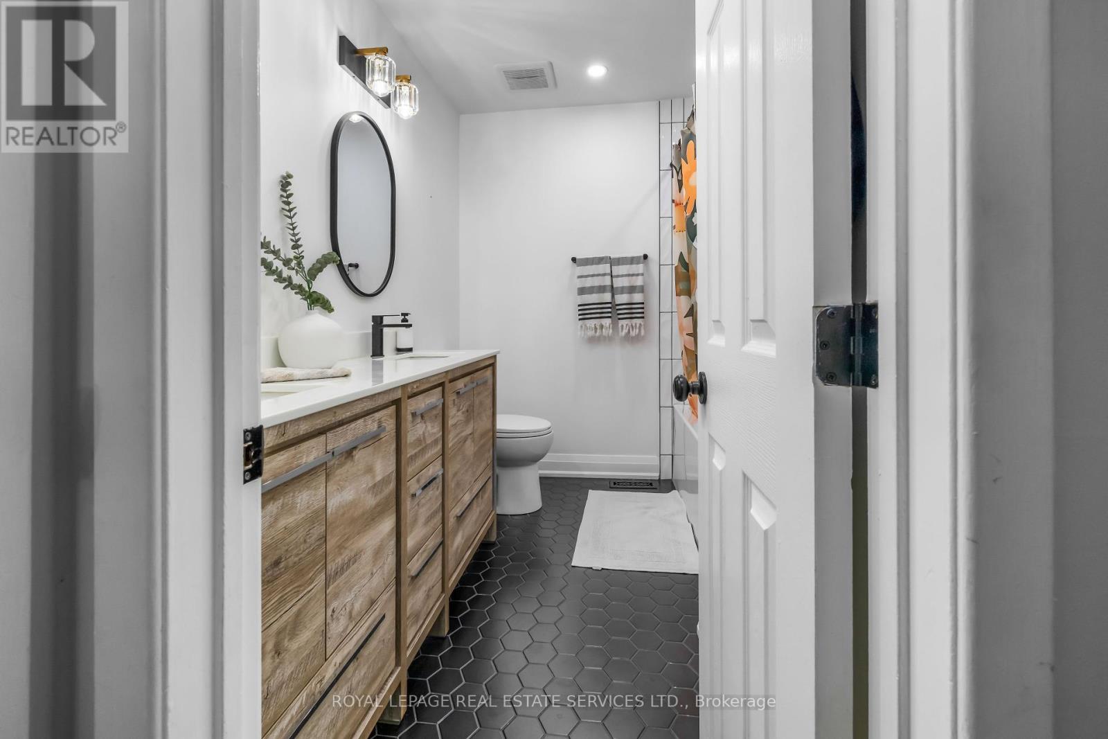












38 - 2120 RATHBURN ROAD E

,
Mississauga,




Ontario
L4W2S8

