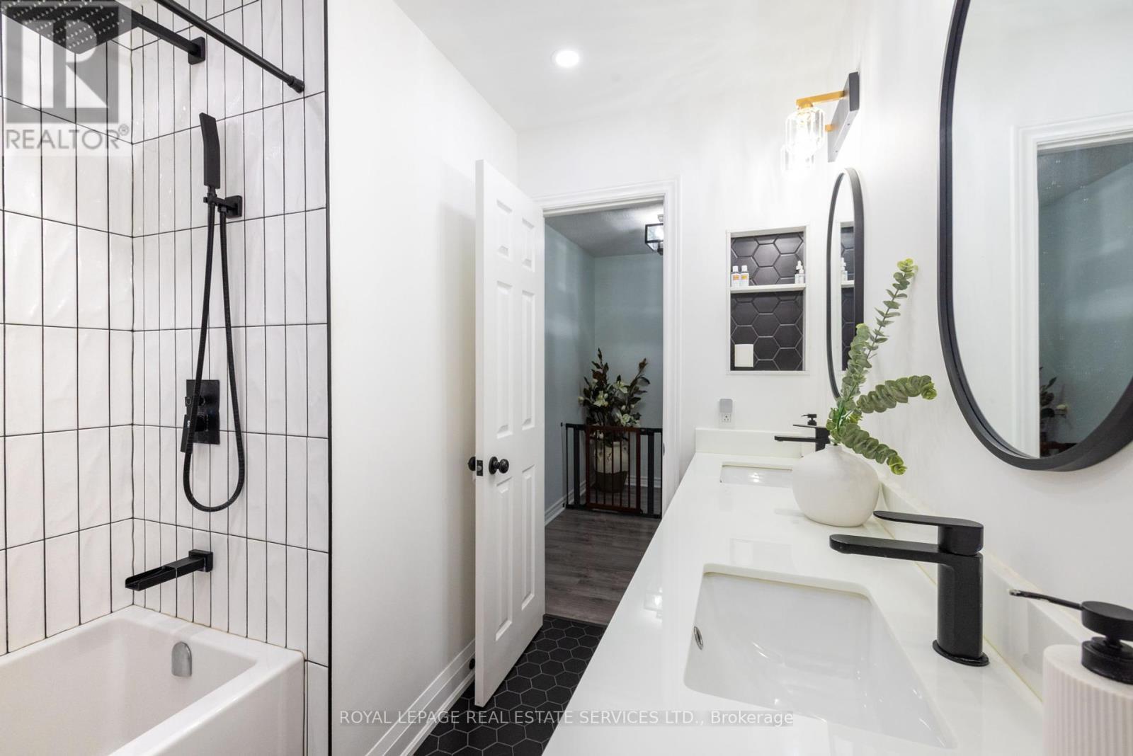 












38 - 2120 RATHBURN ROAD E

,
Mississauga,




Ontario
L4W2S8

