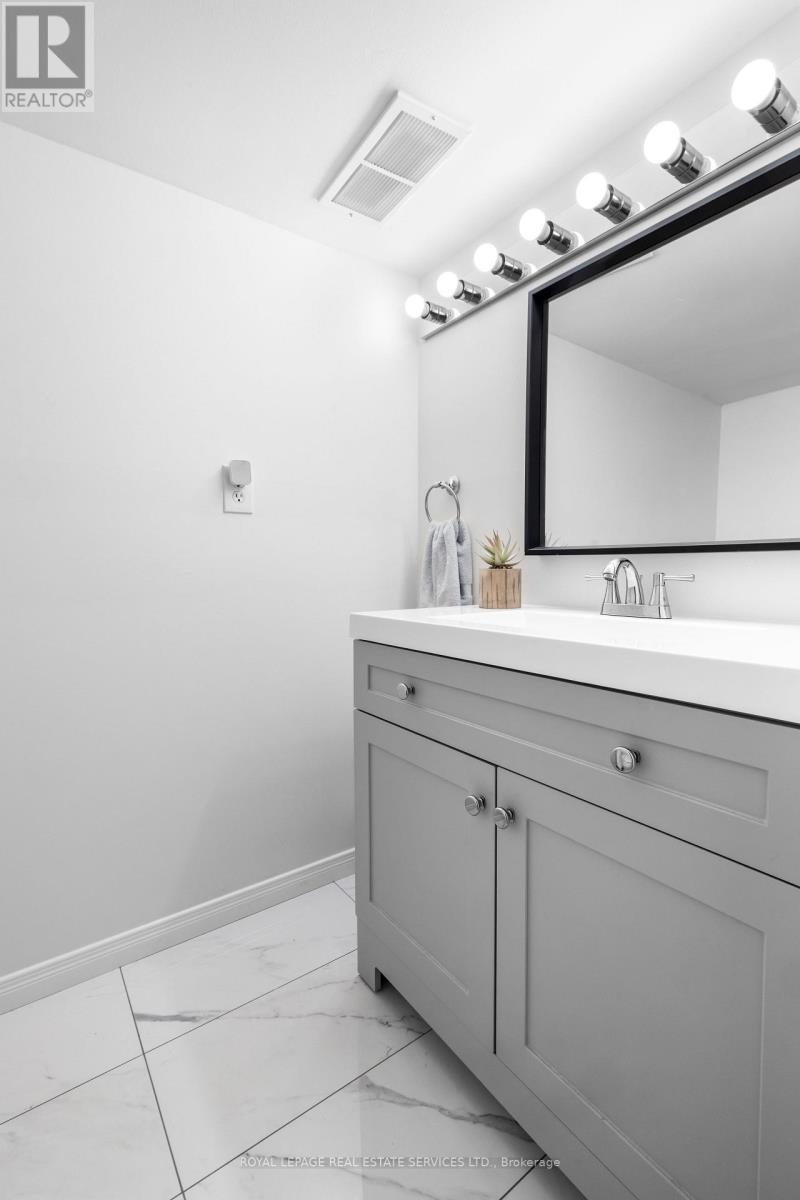 












38 - 2120 RATHBURN ROAD E

,
Mississauga,




Ontario
L4W2S8

