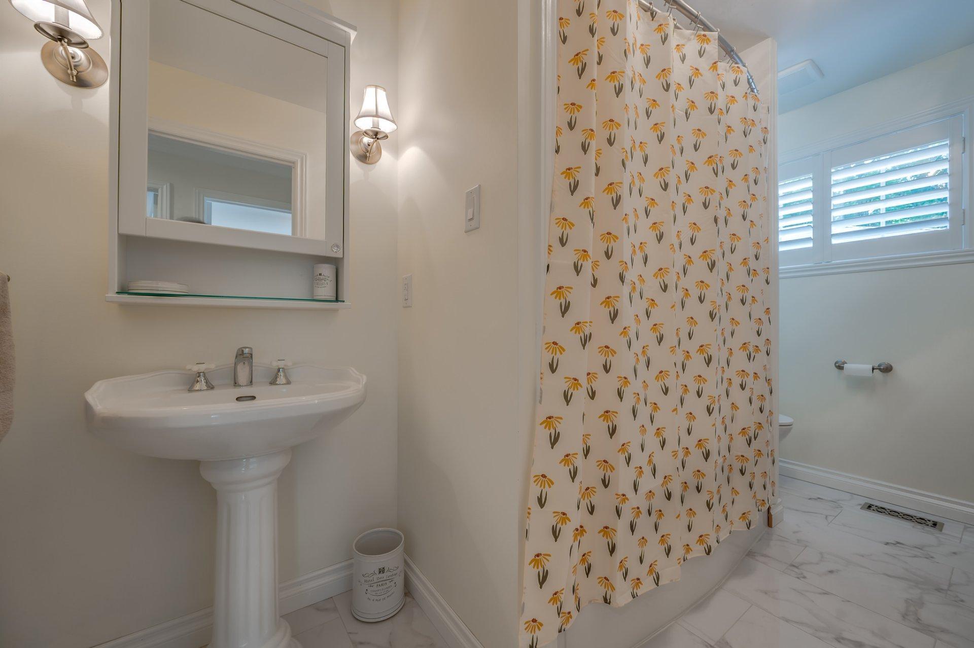 









1795


Place du Piccolo

,
Saint-Lazare,




QC
J7T3C6

