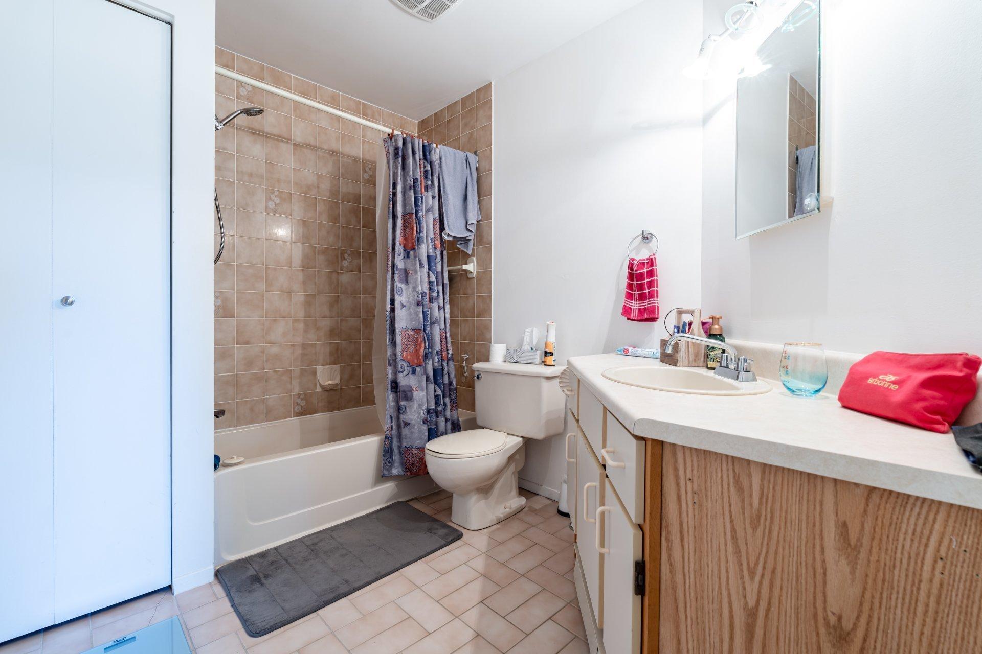 









1605


Boul. du Souvenir

, 118,
Laval (Laval-des-Rapides),




QC
H7N4Z7

