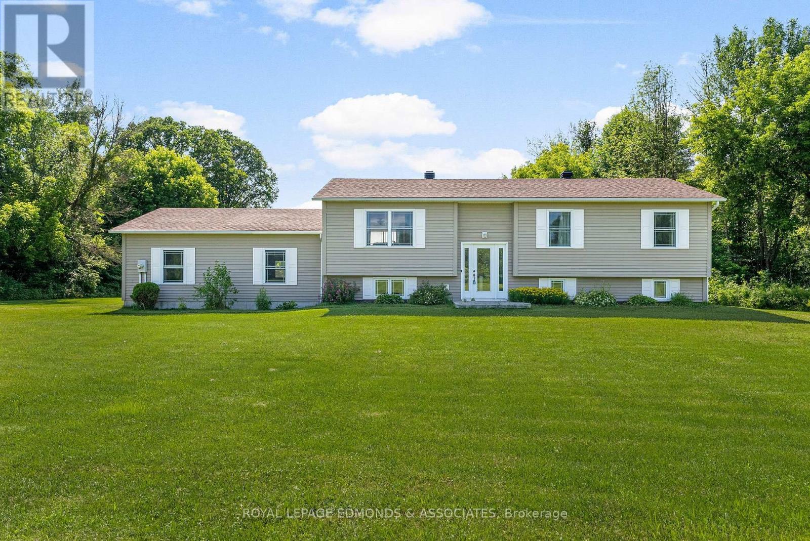 












2040 LOOKOUT ROAD

,
Whitewater Region,




Ontario
K0J2L0


